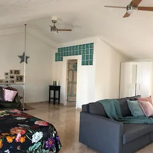 Lovely 1-bedroom Loft Near Ronda Сasa de vacaciones Arriate